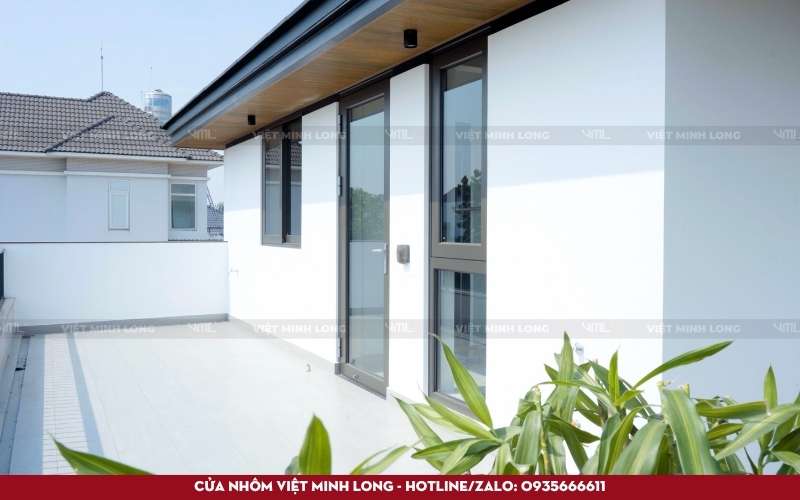 biệt thự 2 tầng mái nhật cửa nhôm