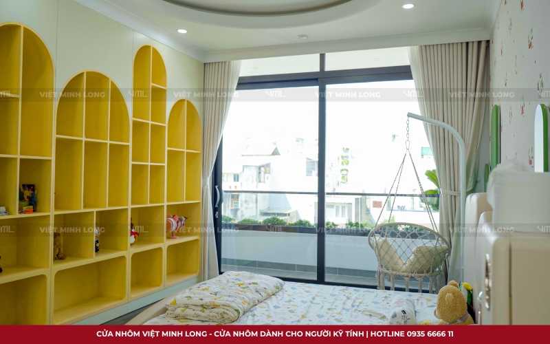 mẫu cửa nhôm cho nhà phố hiện đại 5 tầng