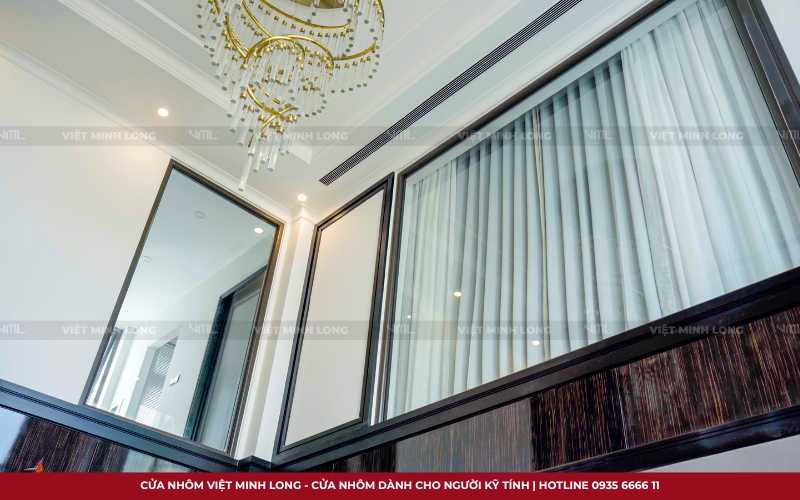 mẫu cửa nhôm cho nhà phố hiện đại 5 tầng