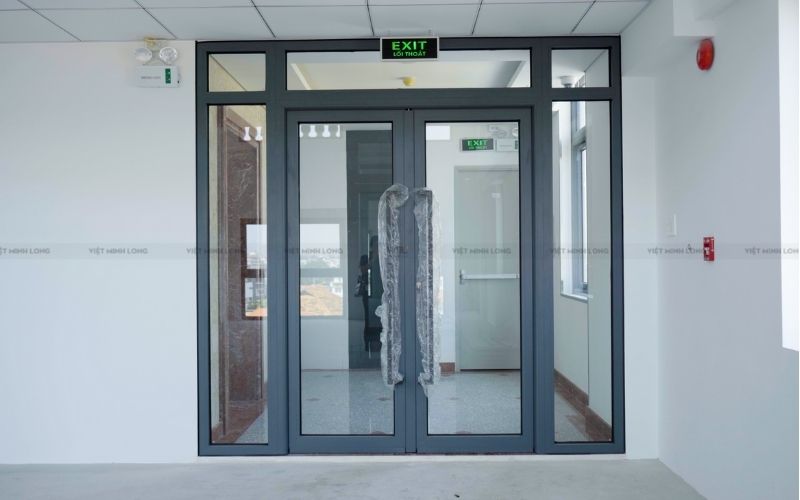 Tòa nhà văn phòng đẹp, hạng mục cửa nhôm kính cao cấp